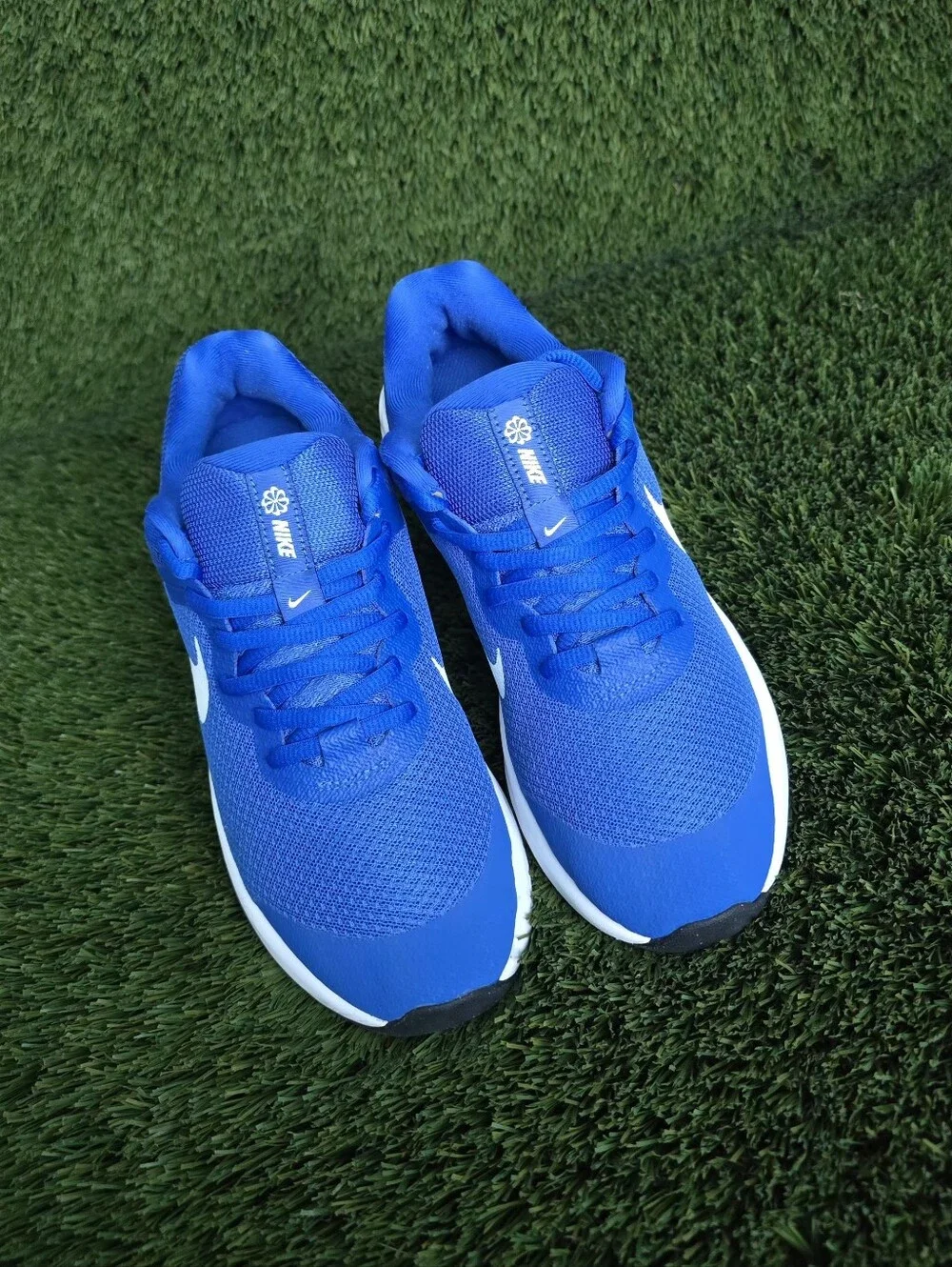 Nike Revolution 6 Sneakers